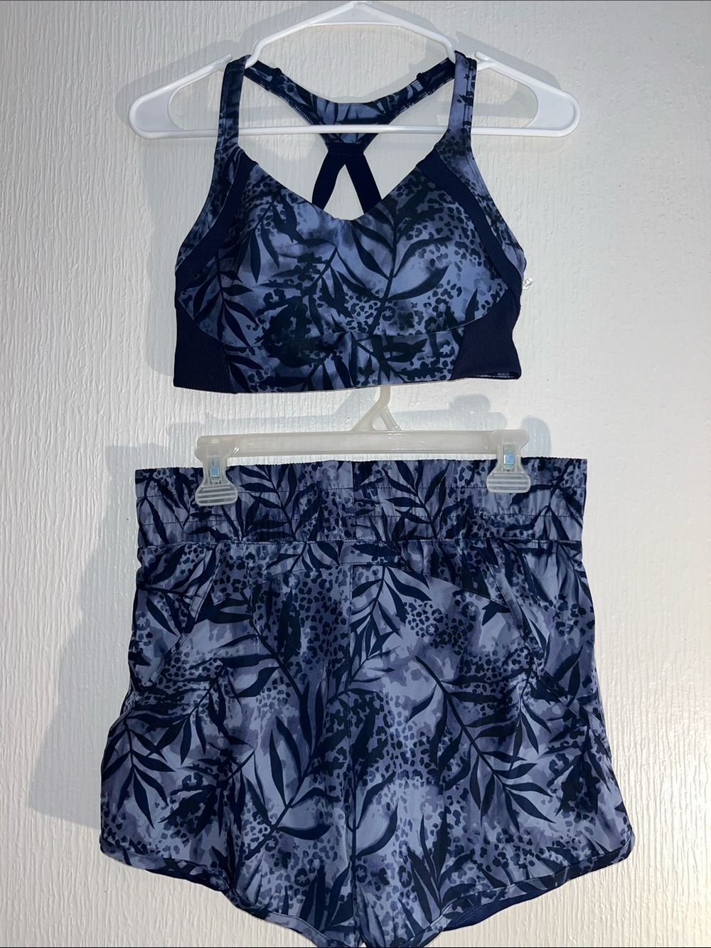 Navy Leaf-Print Active Shorts & Crop Top Set